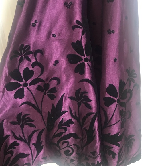 Purple cute dress with beautiful velvet prints. - Picture 3 of 4